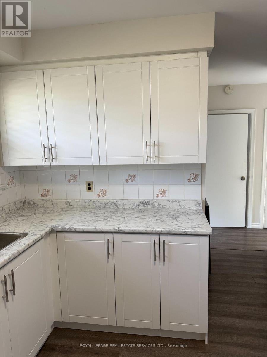 365 Sandhurst Drive, Oakville, Ontario  L6L 4L1 - Photo 14 - W12850302