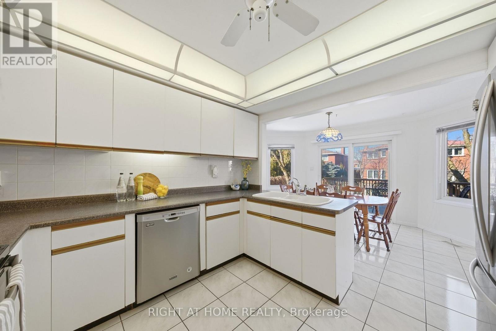 4219 Preston Trail, Mississauga, Ontario  L4W 4R7 - Photo 14 - W12850310