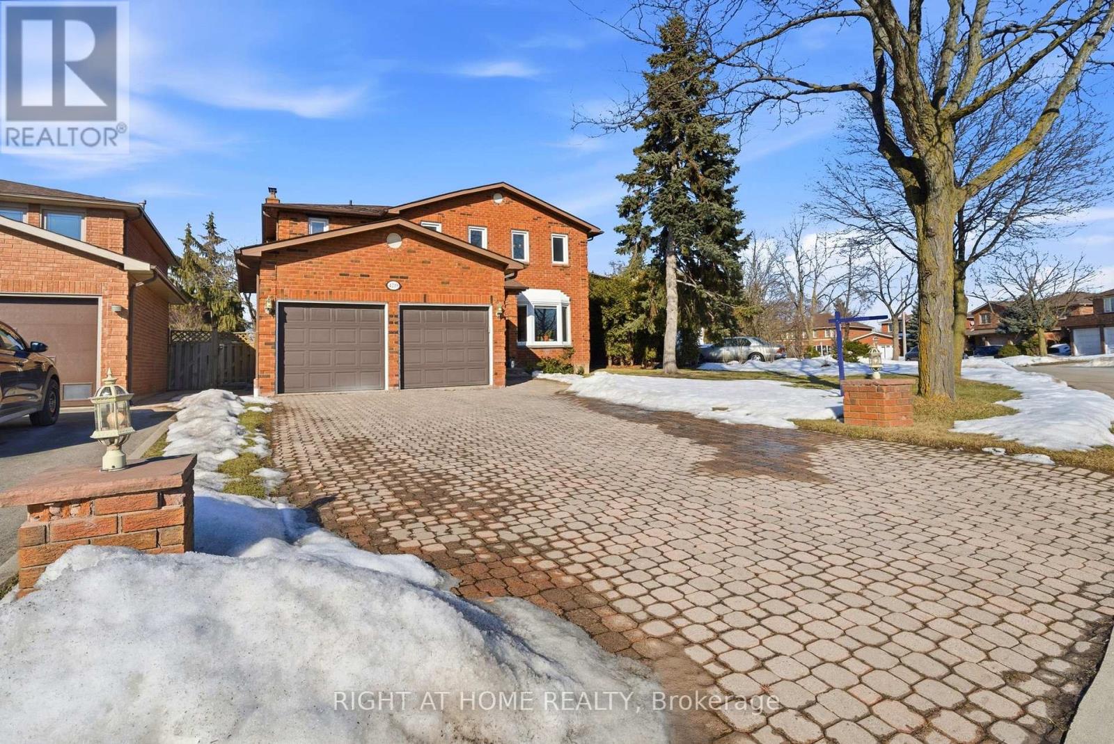 4219 Preston Trail, Mississauga, Ontario  L4W 4R7 - Photo 2 - W12850310