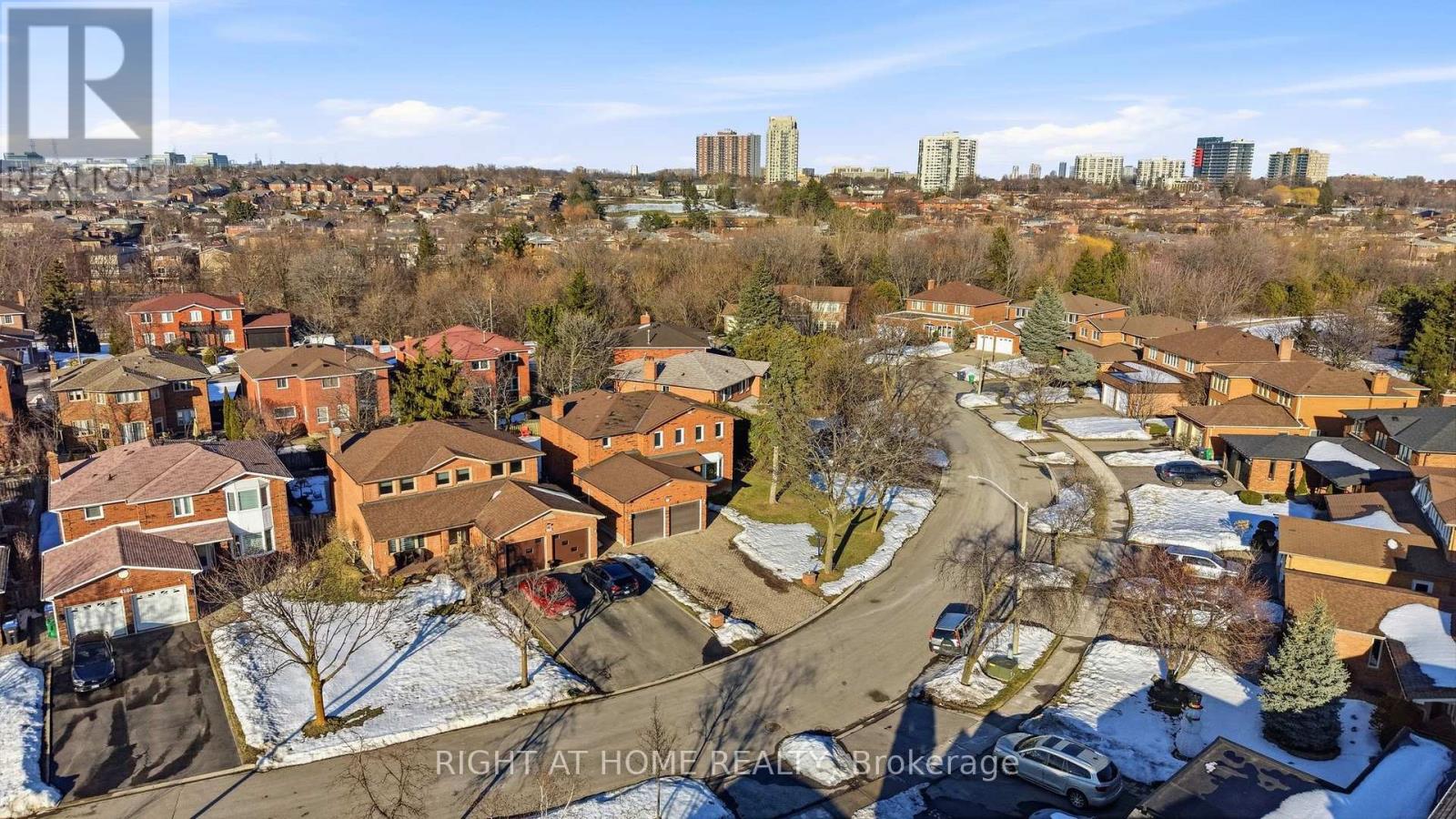 4219 Preston Trail, Mississauga, Ontario  L4W 4R7 - Photo 5 - W12850310