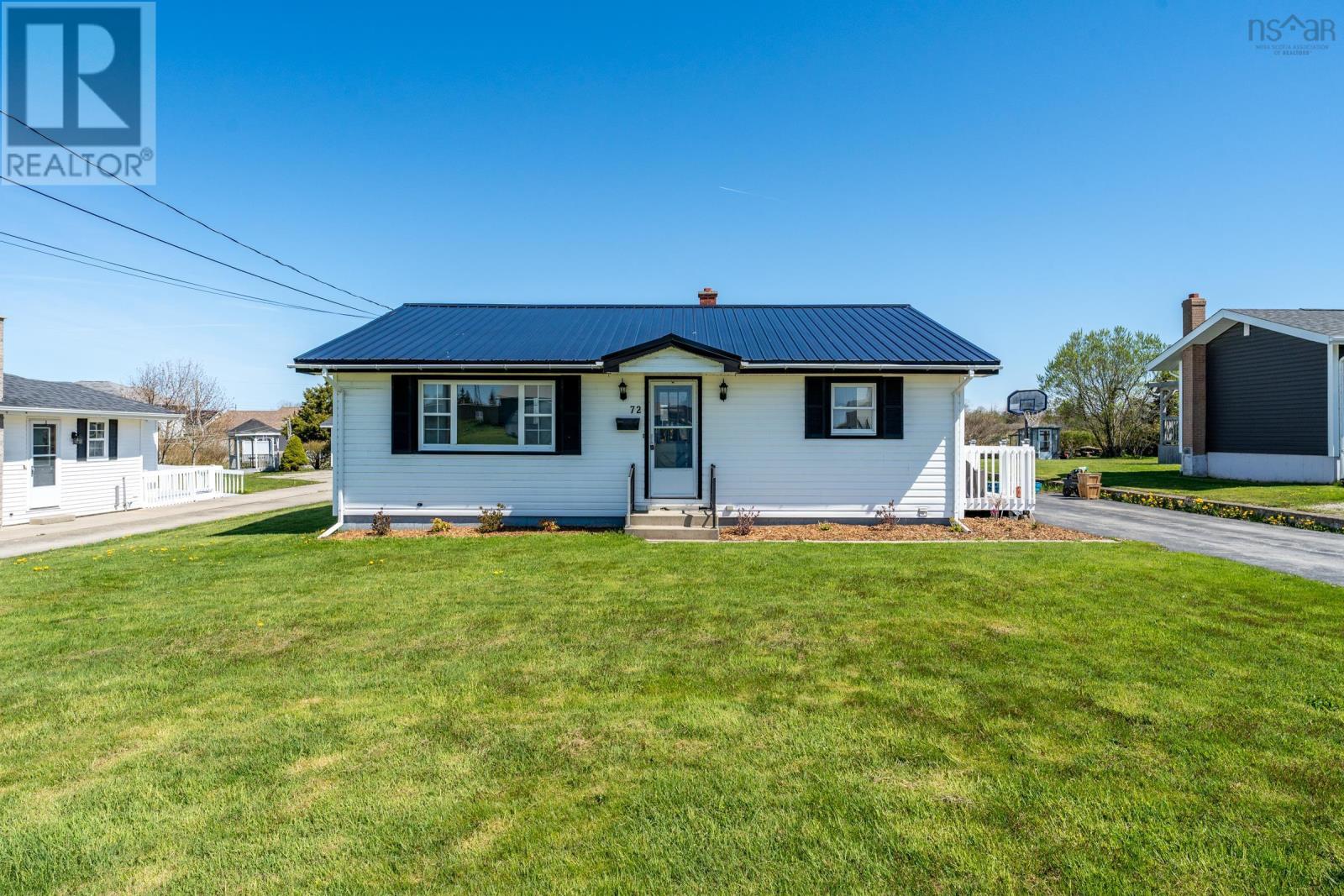 72 Hibernia Street, Yarmouth, Nova Scotia  B5A 2M6 - Photo 17 - 202603911