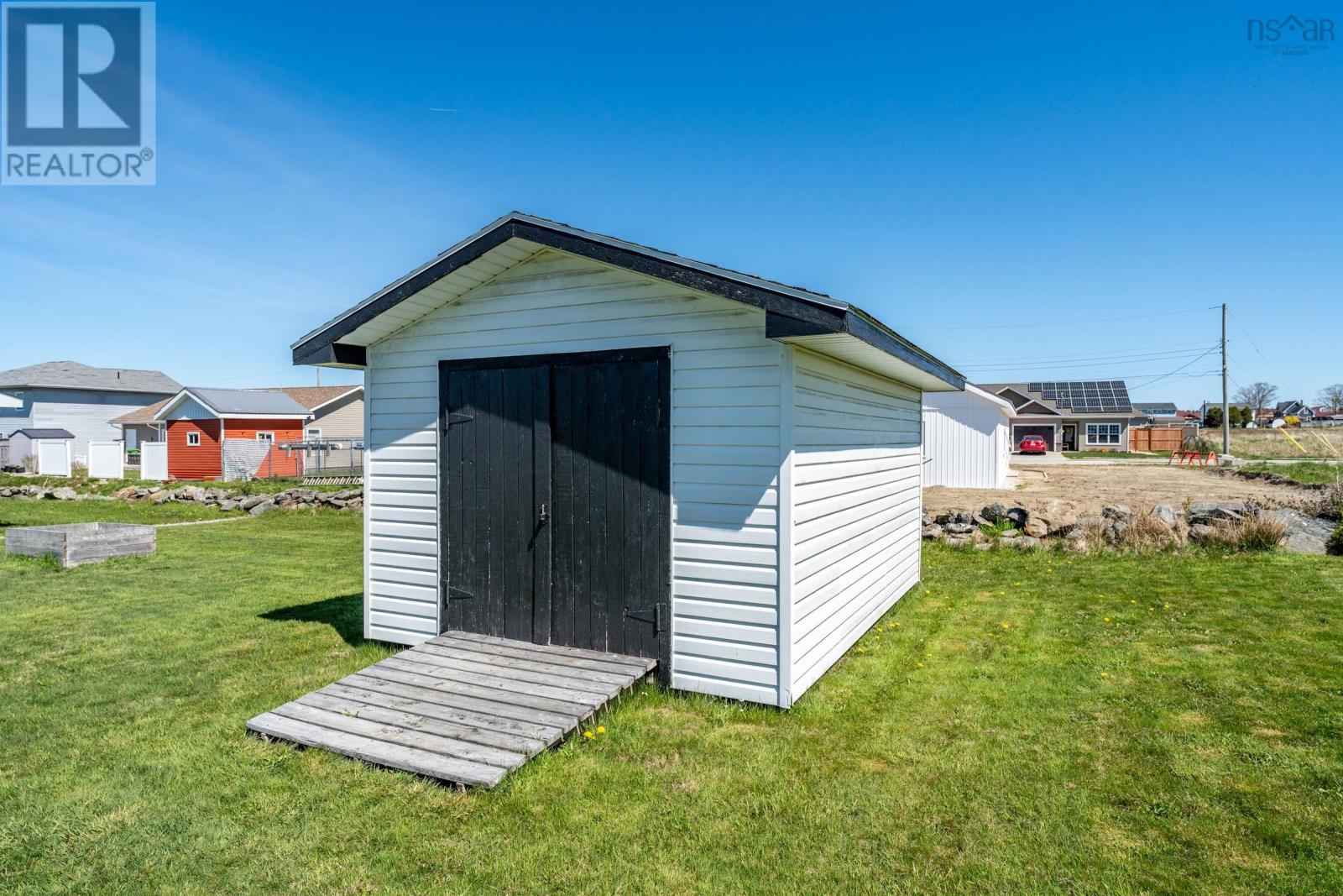 72 Hibernia Street, Yarmouth, Nova Scotia  B5A 2M6 - Photo 7 - 202603911