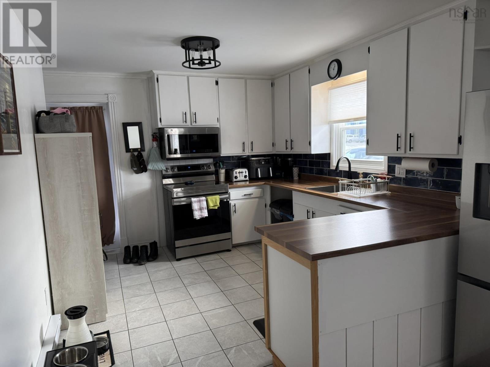 72 Hibernia Street, Yarmouth, Nova Scotia  B5A 2M6 - Photo 19 - 202603911