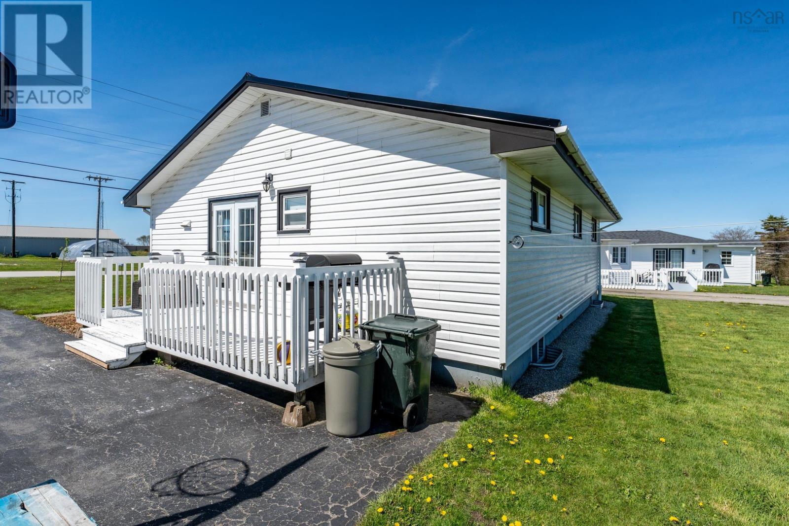 72 Hibernia Street, Yarmouth, Nova Scotia  B5A 2M6 - Photo 11 - 202603911