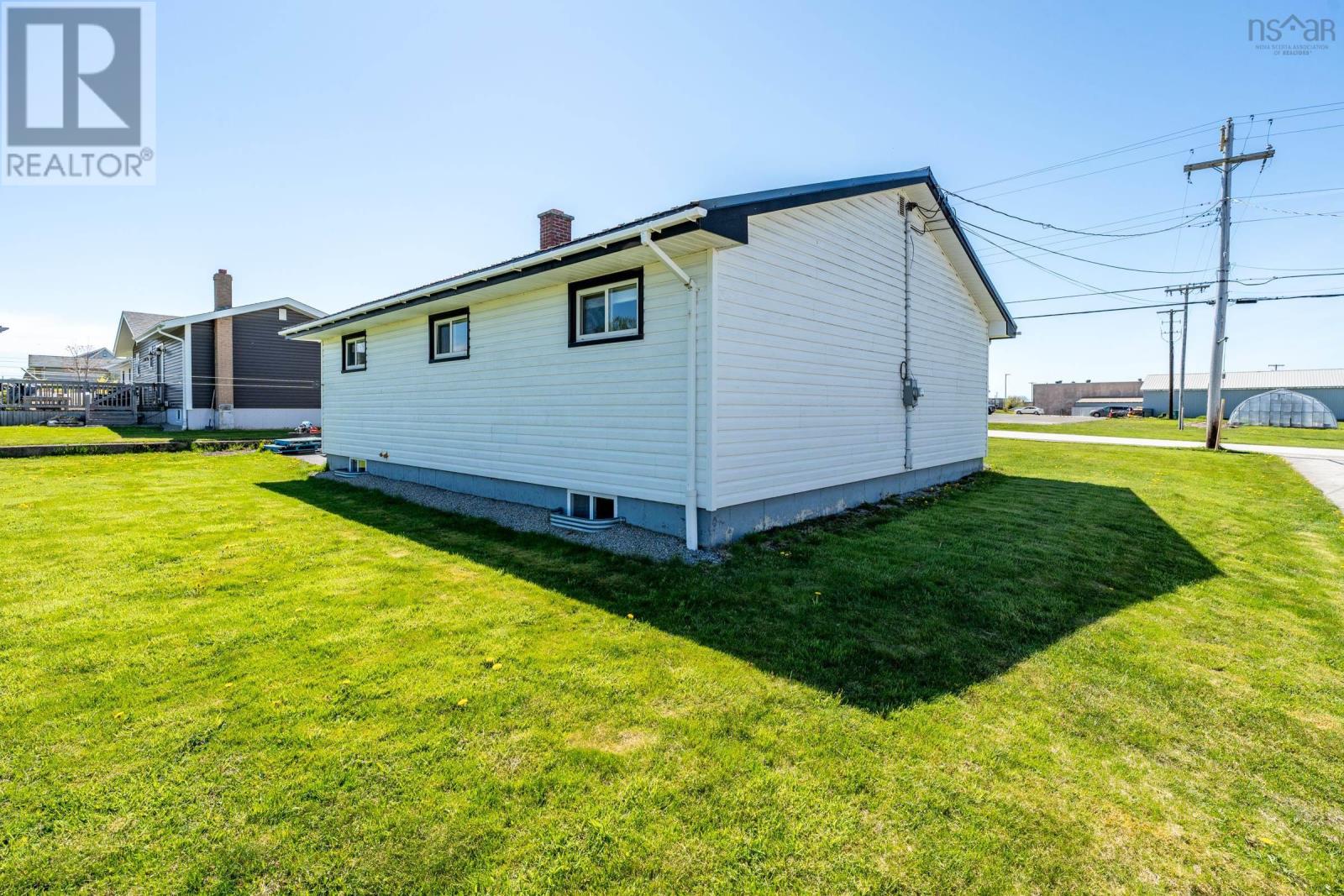 72 Hibernia Street, Yarmouth, Nova Scotia  B5A 2M6 - Photo 6 - 202603911