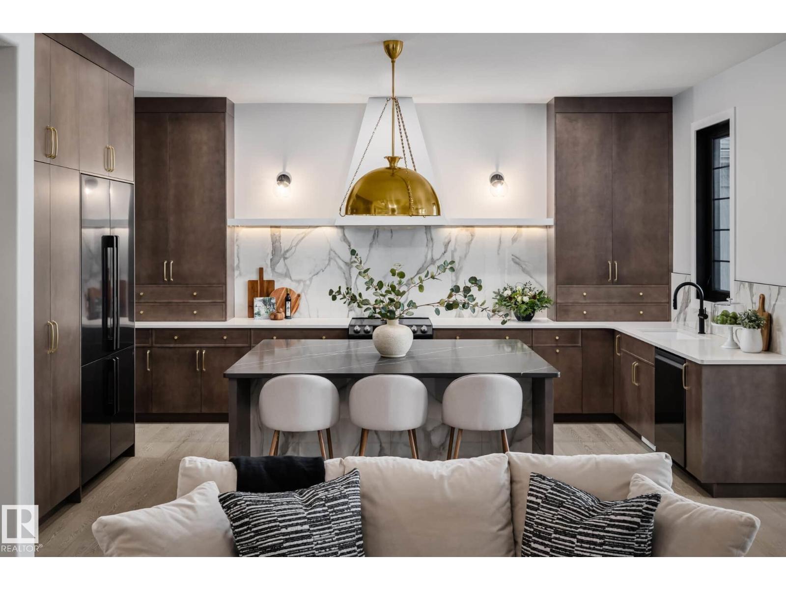 4638 Chegwin WD SW, edmonton, Alberta