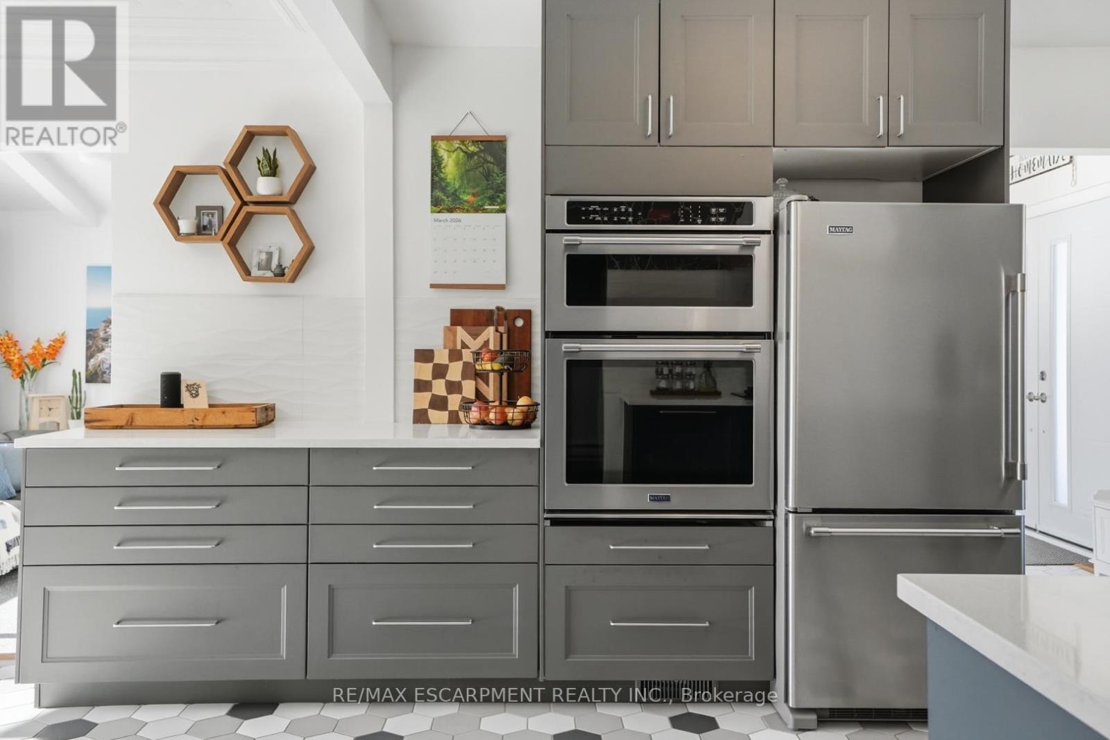 81 Thomson Drive, Hamilton, Ontario  L8B 0G5 - Photo 14 - X12850284