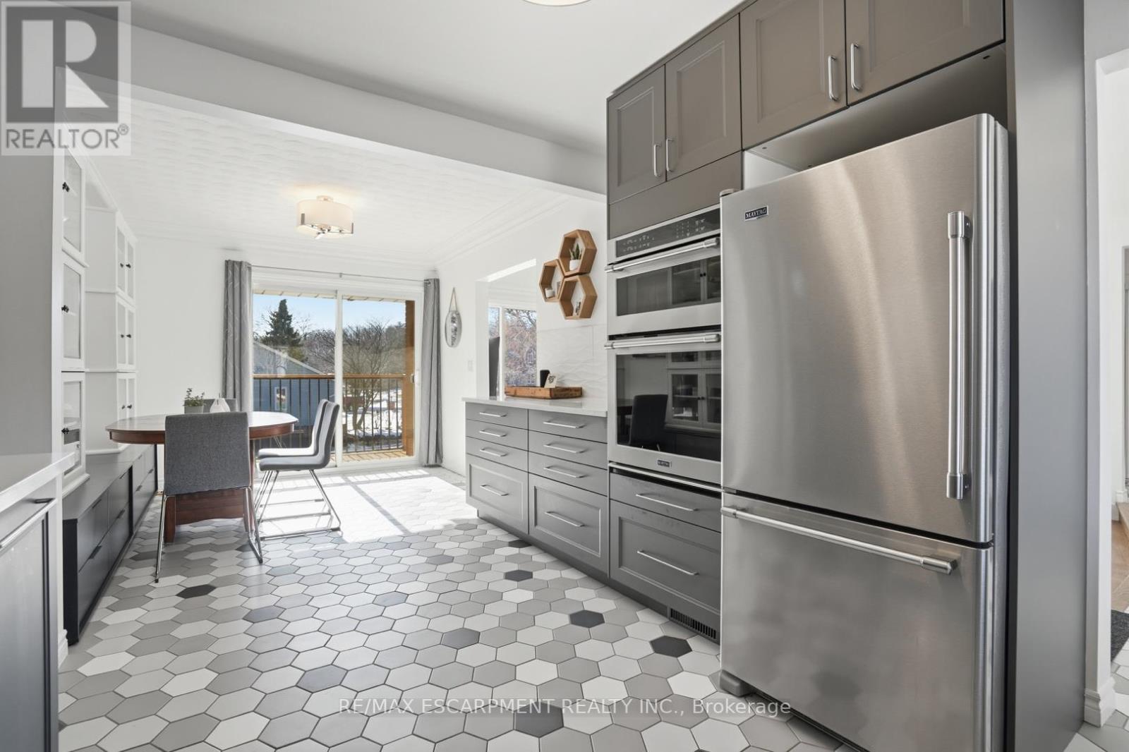 81 Thomson Drive, Hamilton, Ontario  L8B 0G5 - Photo 15 - X12850284