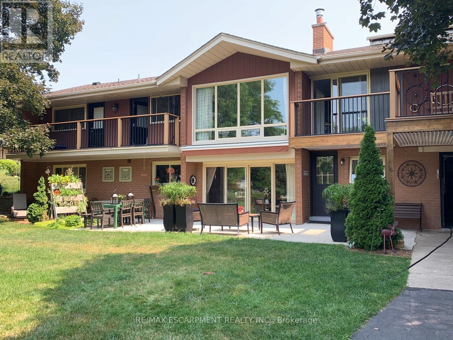 81 Thomson Drive, Hamilton, Ontario  L8B 0G5 - Photo 3 - X12850284