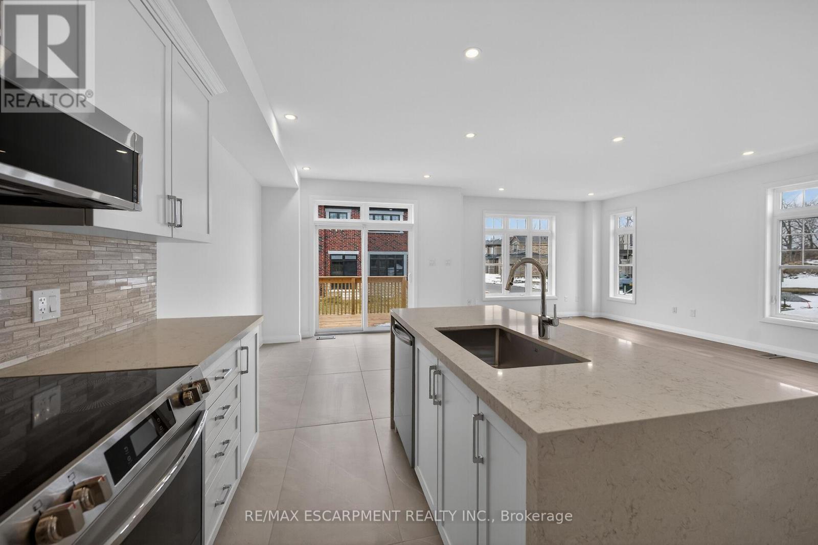 43 Shady Oaks Trail, Hamilton, Ontario  L9B 0E9 - Photo 15 - X12850290