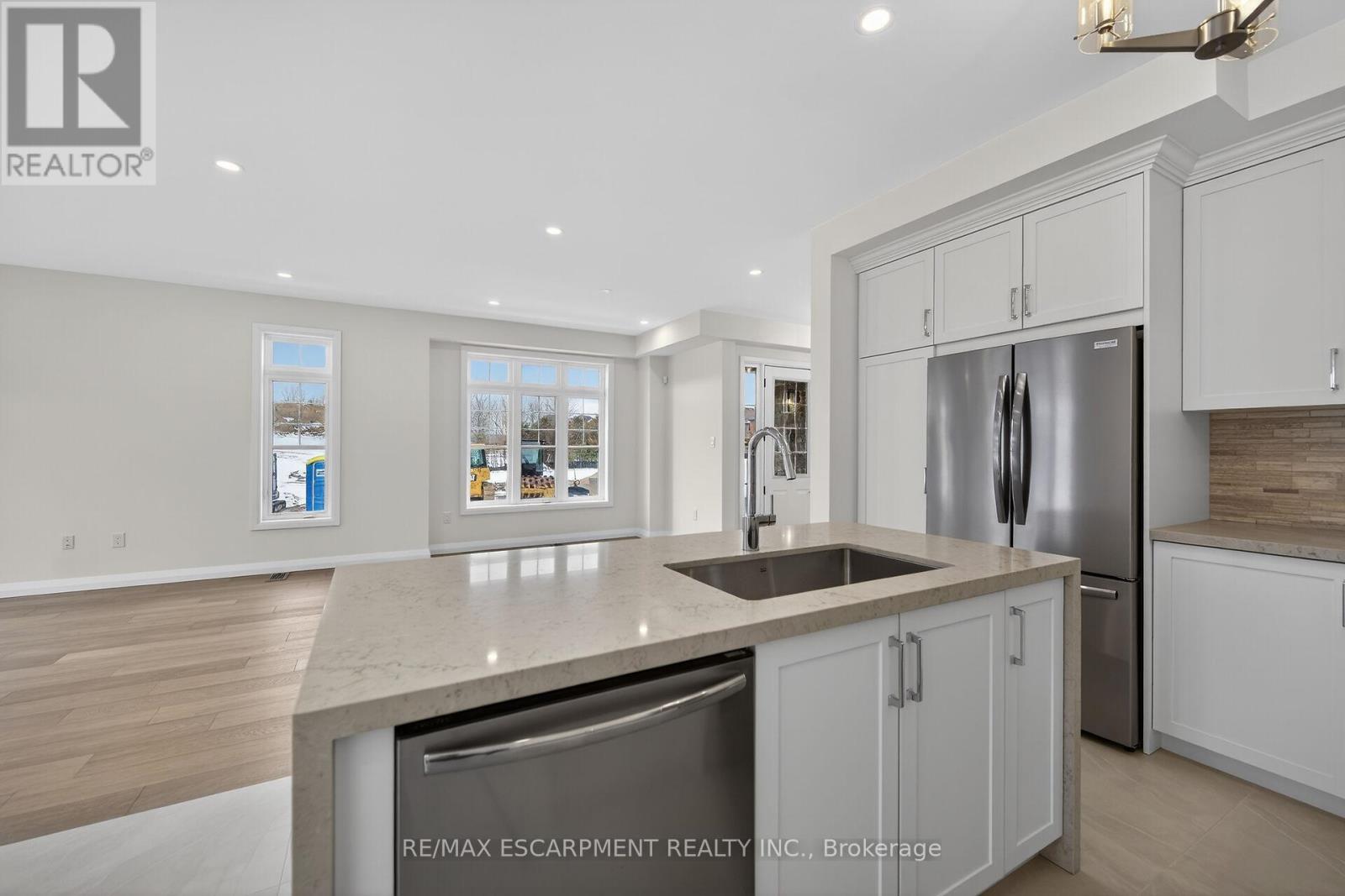 43 Shady Oaks Trail, Hamilton, Ontario  L9B 0E9 - Photo 17 - X12850290