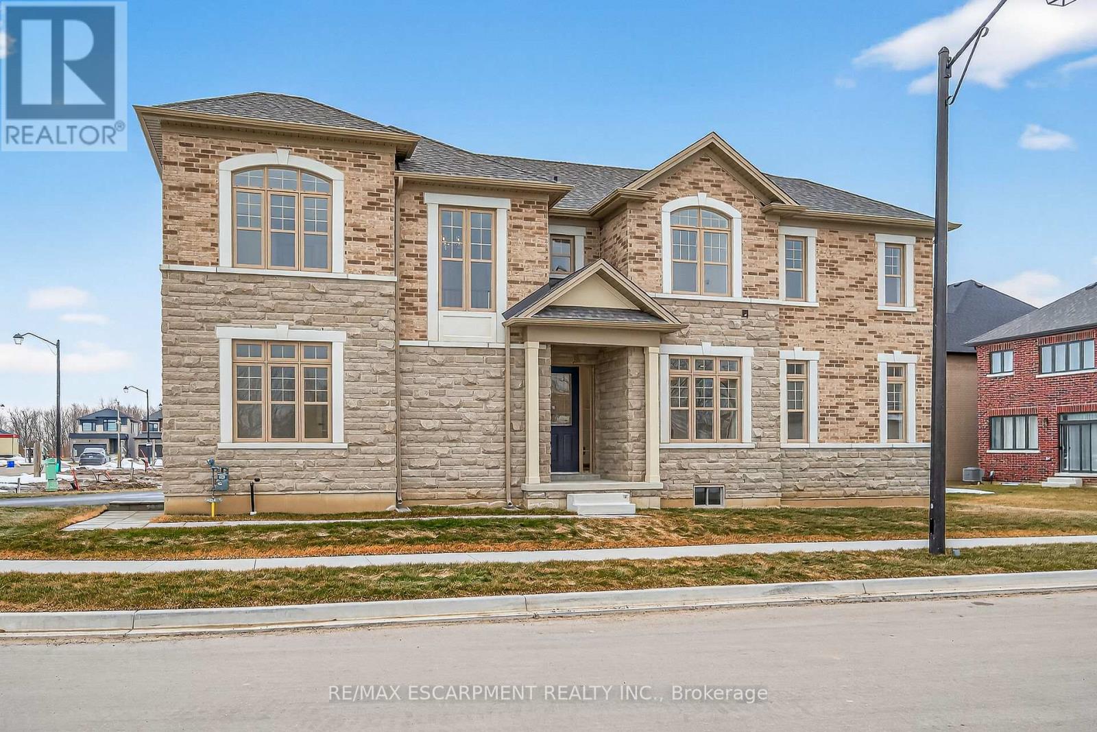 43 Shady Oaks Trail, Hamilton, Ontario  L9B 0E9 - Photo 2 - X12850290