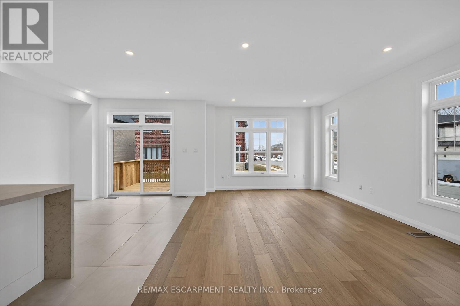 43 Shady Oaks Trail, Hamilton, Ontario  L9B 0E9 - Photo 6 - X12850290