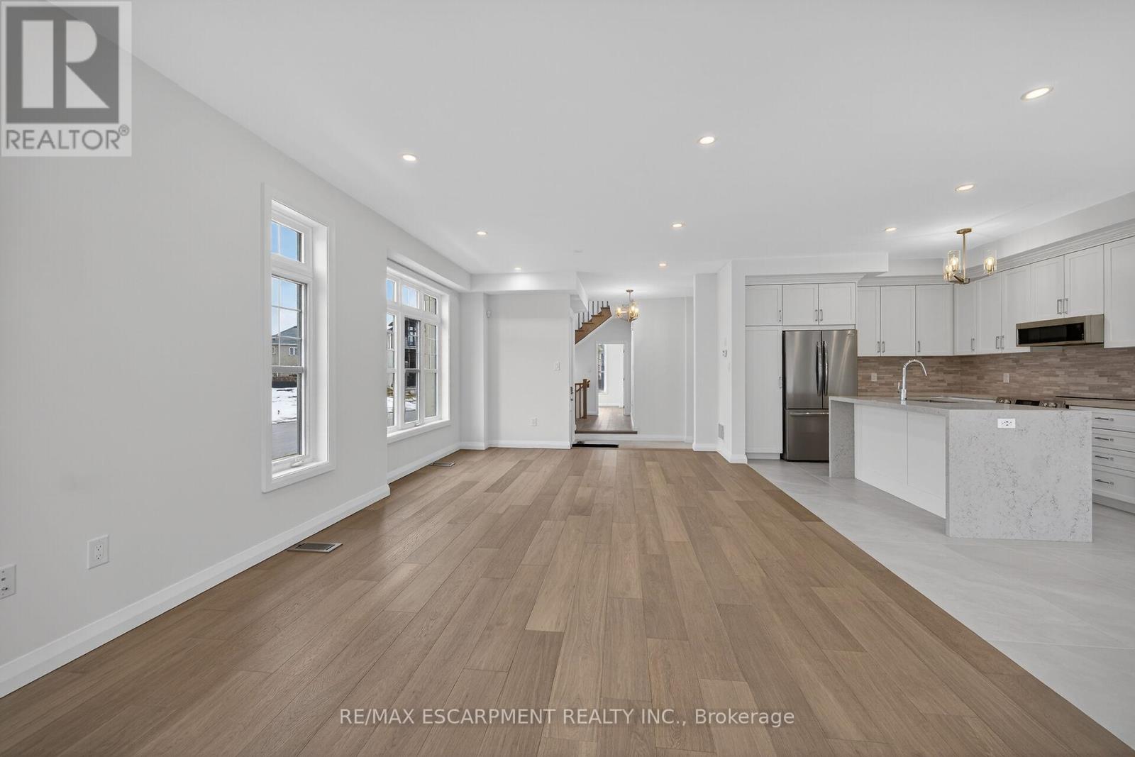 43 Shady Oaks Trail, Hamilton, Ontario  L9B 0E9 - Photo 8 - X12850290