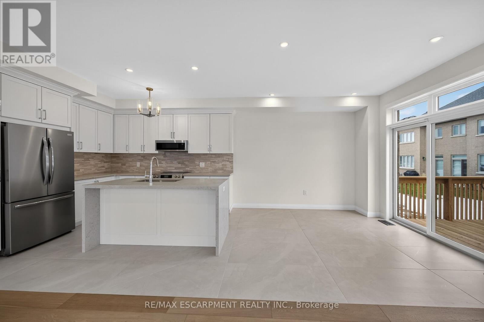 43 Shady Oaks Trail, Hamilton, Ontario  L9B 0E9 - Photo 9 - X12850290