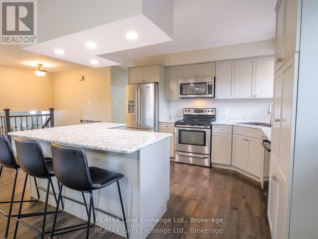 829 Highland Street, Saugeen Shores, Ontario  N0H 2C2 - Photo 8 - X12850380