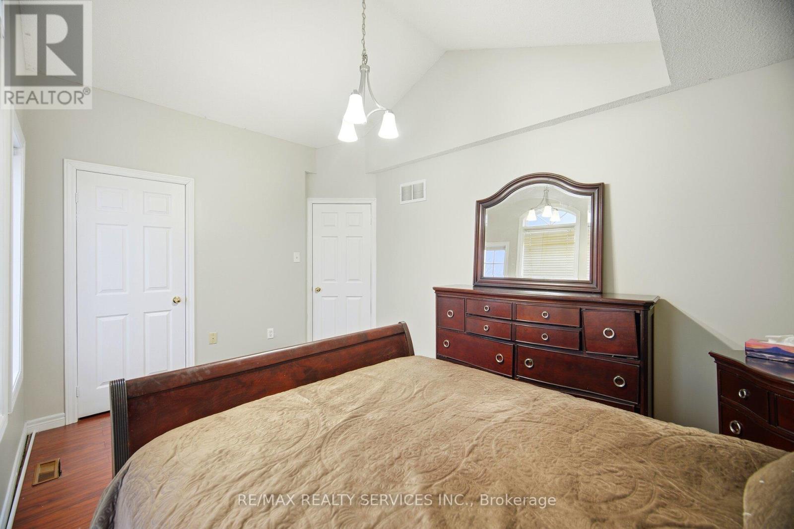 31 Seahorse Avenue, Brampton, Ontario  L6V 4N7 - Photo 23 - W12848200