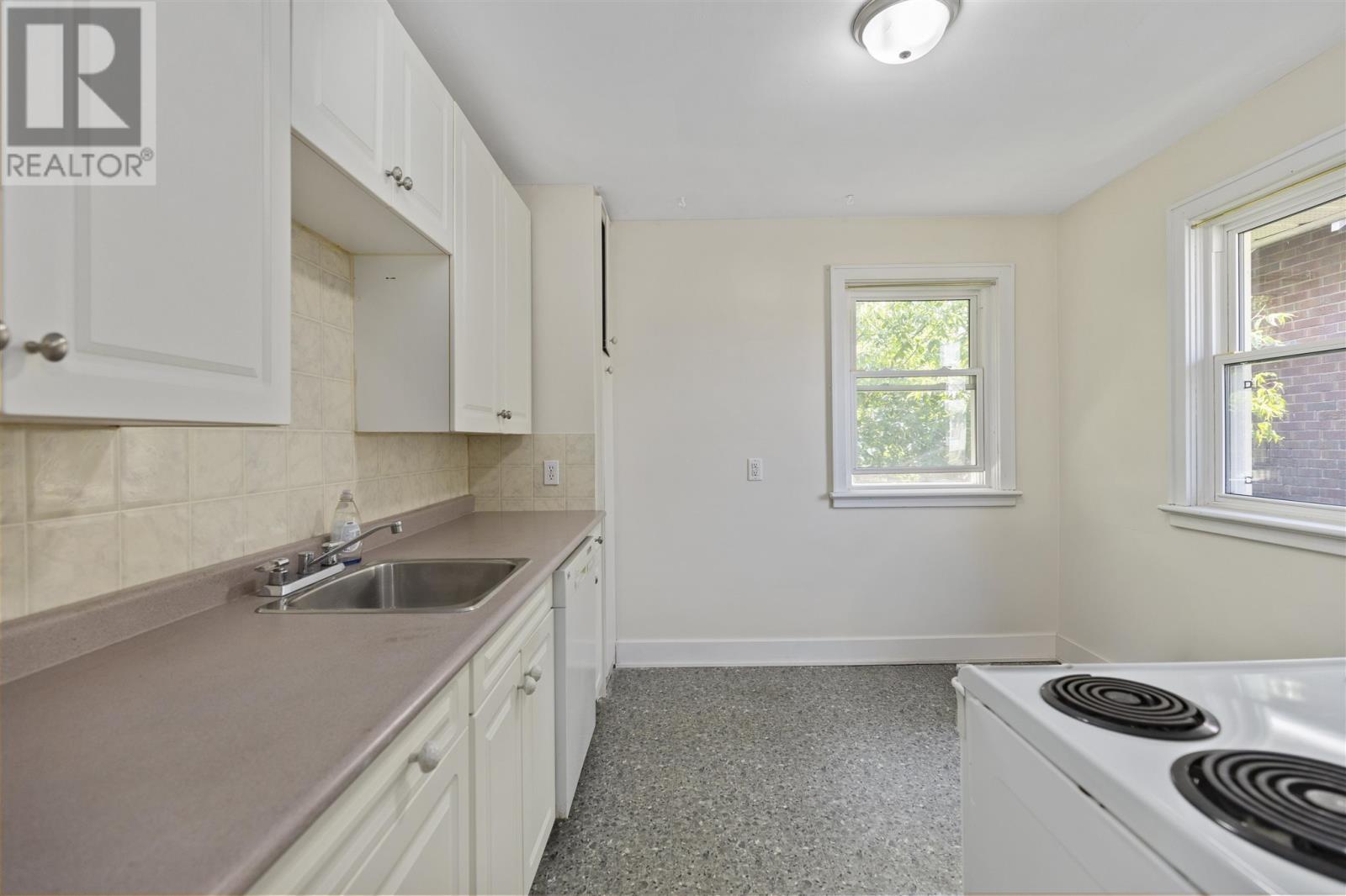 731-733 Wellington St E, Sault Ste. Marie, Ontario  P6A 2M8 - Photo 2 - SM260243