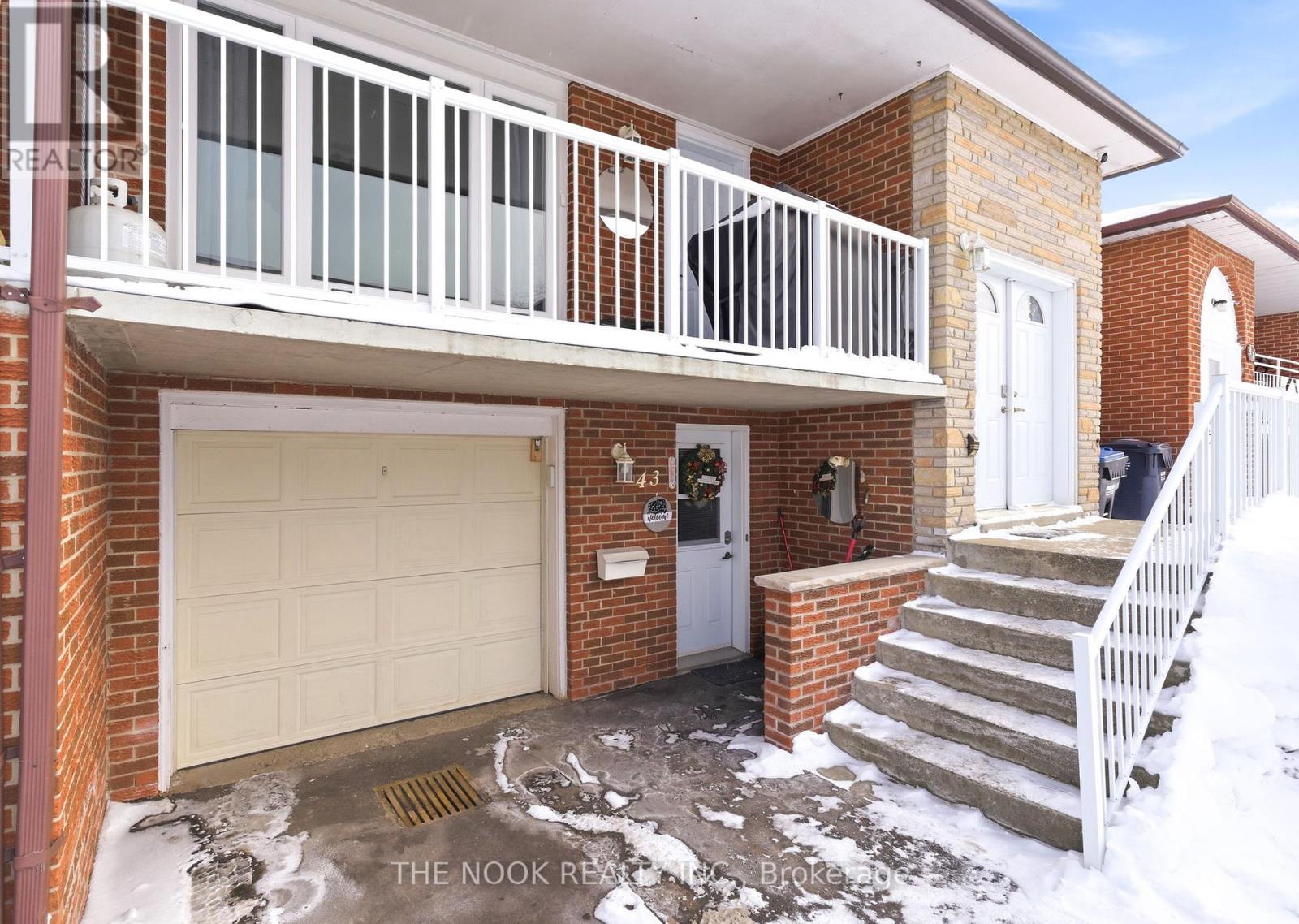 43 Prouse Drive, Brampton (Brampton North), Ontario  L6V 3A3 - Photo 3 - W12850354