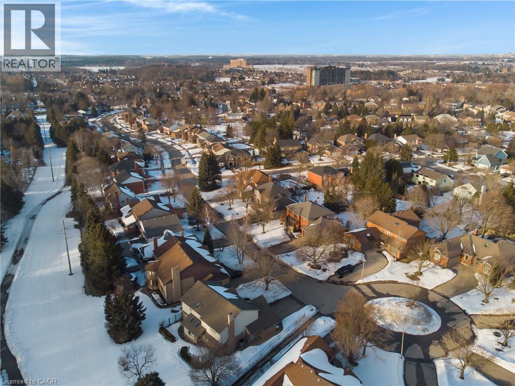 585 Wingrove Court, Waterloo, Ontario  N2T 2C1 - Photo 3 - 40806268