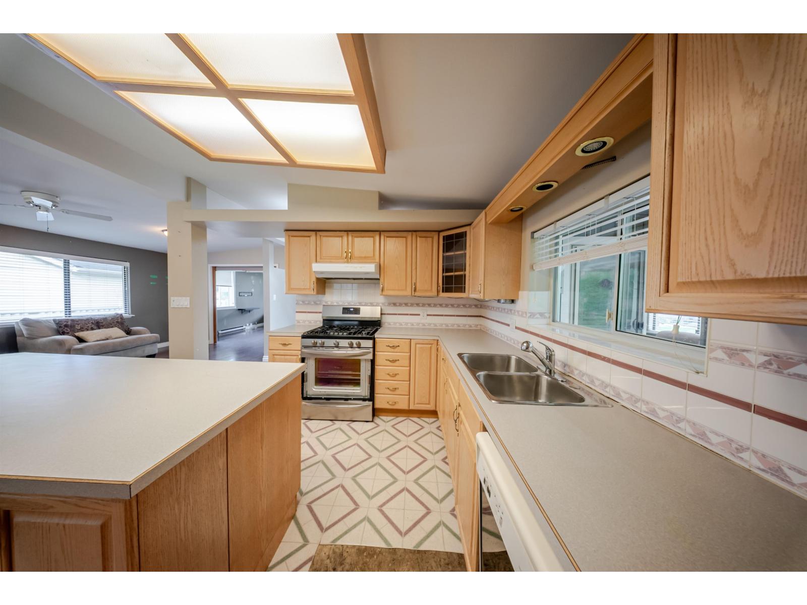 1876 Vera Road, Cultus Lake South, Lindell Beach, British Columbia  V2R 4X1 - Photo 6 - R3093003