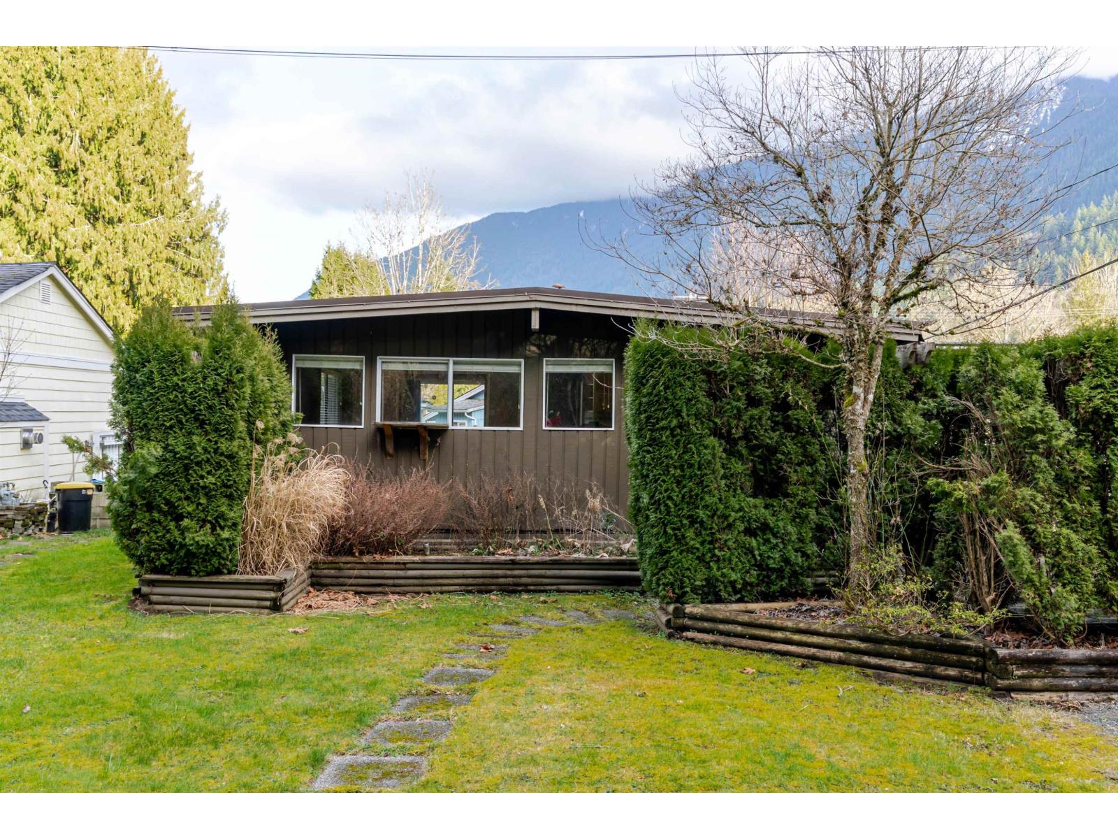 1876 Vera Road, Cultus Lake South, Lindell Beach, British Columbia  V2R 4X1 - Photo 1 - R3093003