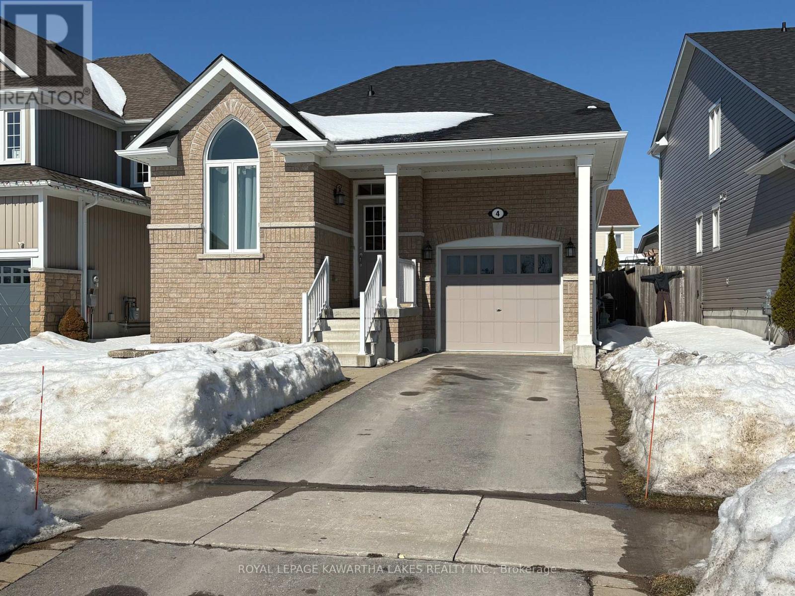 4 Maguire Street, Kawartha Lakes, Ontario  K9V 0L4 - Photo 2 - X12850514