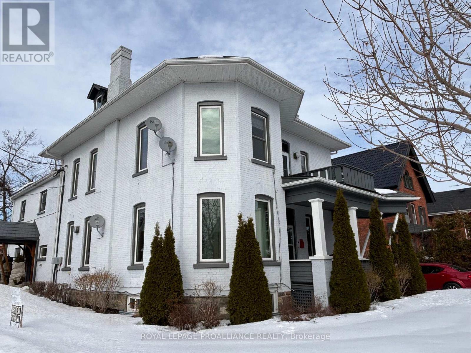 36 Sussex Street N, Kawartha Lakes, Ontario  K9V 3N7 - Photo 2 - X12850542