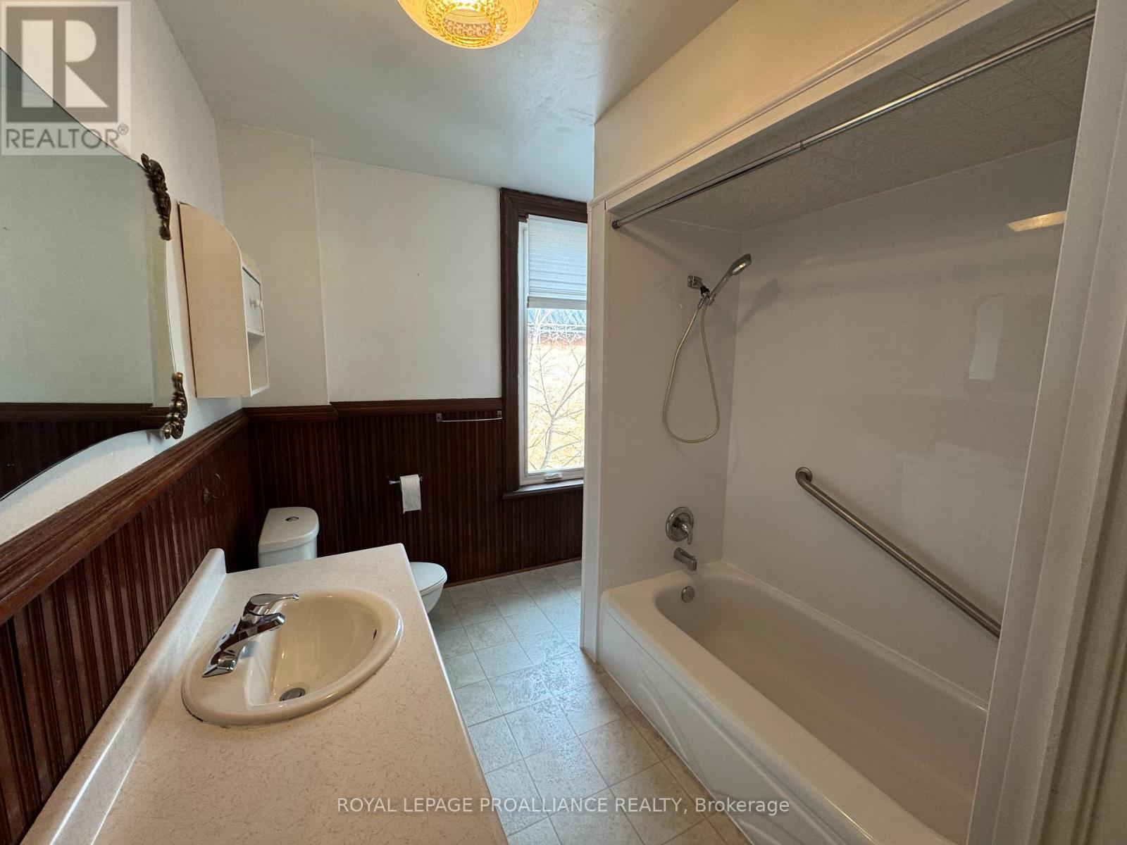 36 Sussex Street N, Kawartha Lakes, Ontario  K9V 3N7 - Photo 25 - X12850542