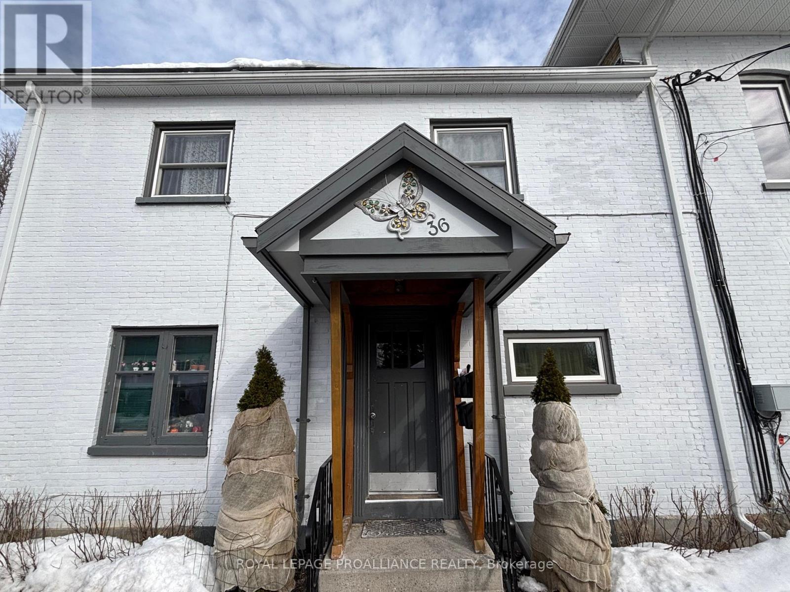 36 Sussex Street N, Kawartha Lakes, Ontario  K9V 3N7 - Photo 4 - X12850542