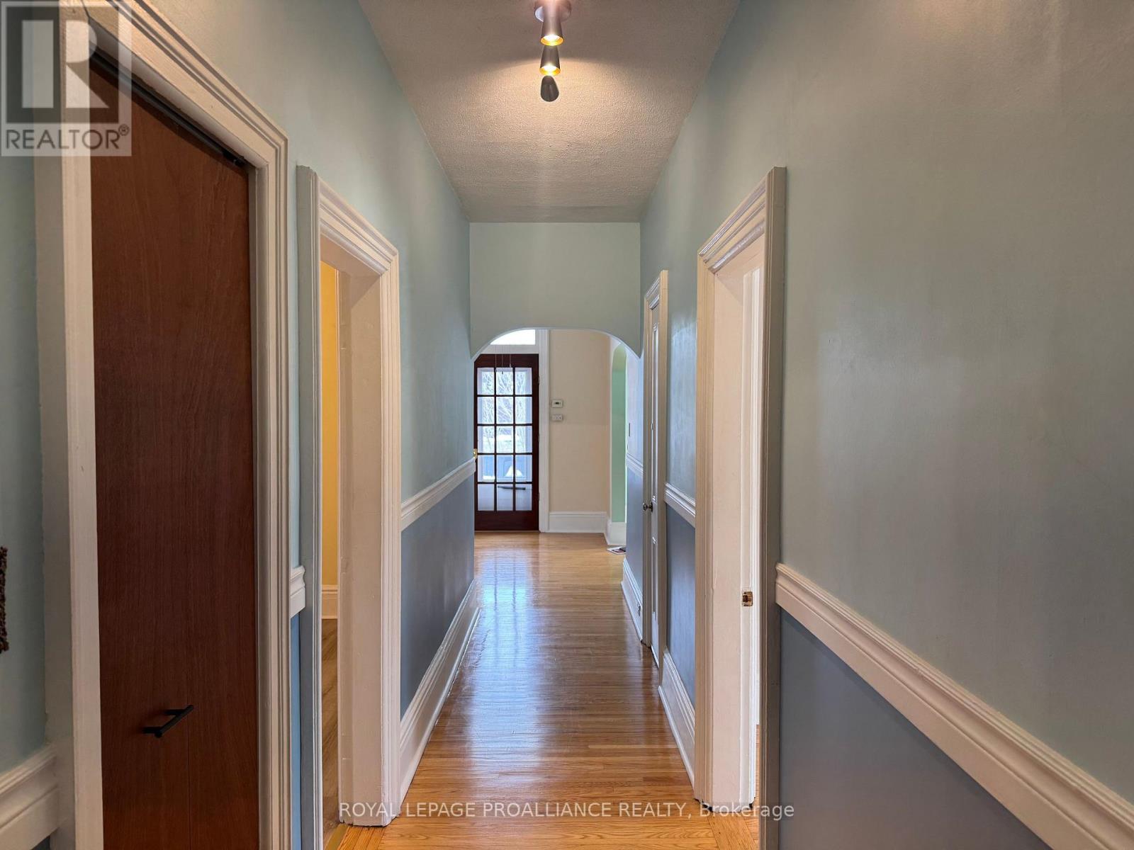 36 Sussex Street N, Kawartha Lakes, Ontario  K9V 3N7 - Photo 6 - X12850542