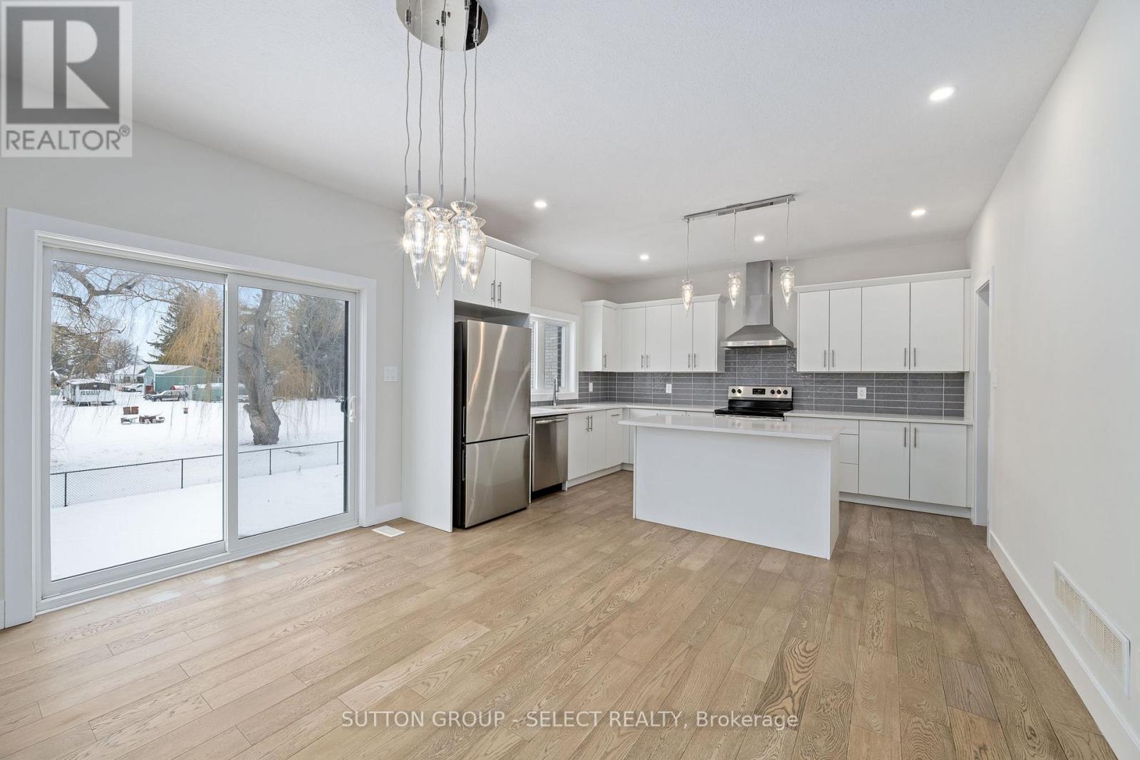 70 Royal Crescent, Southwold, Ontario  N5P 3T2 - Photo 10 - X12850382