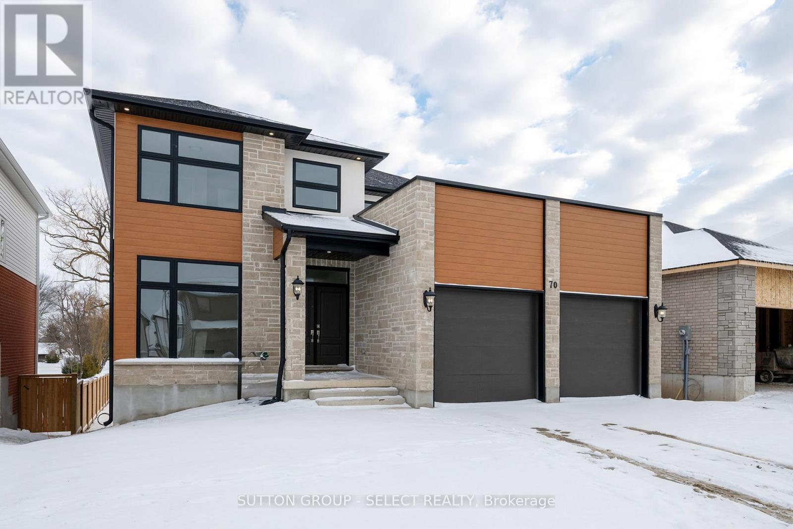 70 Royal Crescent, Southwold, Ontario  N5P 3T2 - Photo 3 - X12850382