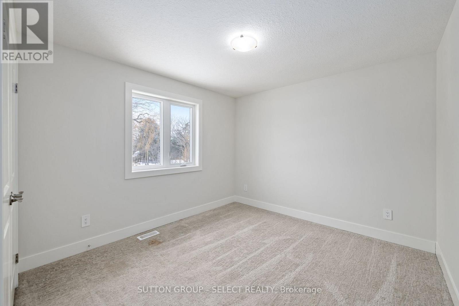 70 Royal Crescent, Southwold, Ontario  N5P 3T2 - Photo 31 - X12850382