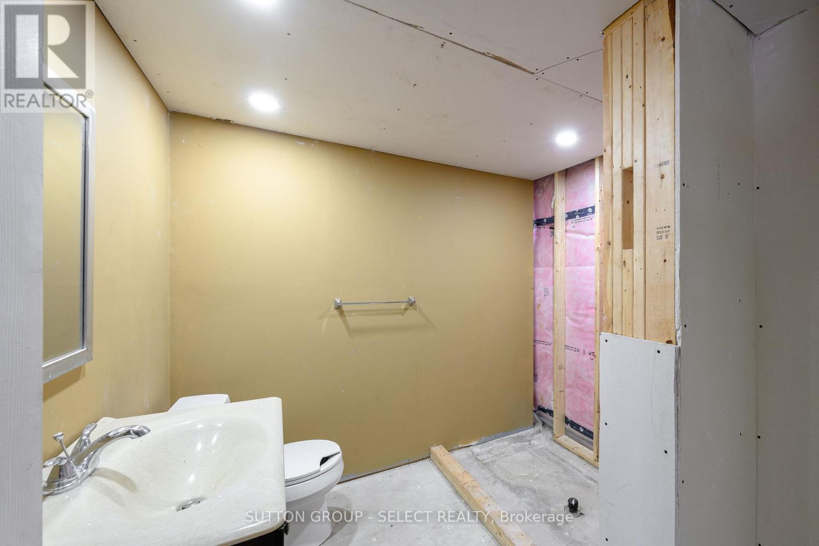 70 Royal Crescent, Southwold, Ontario  N5P 3T2 - Photo 36 - X12850382