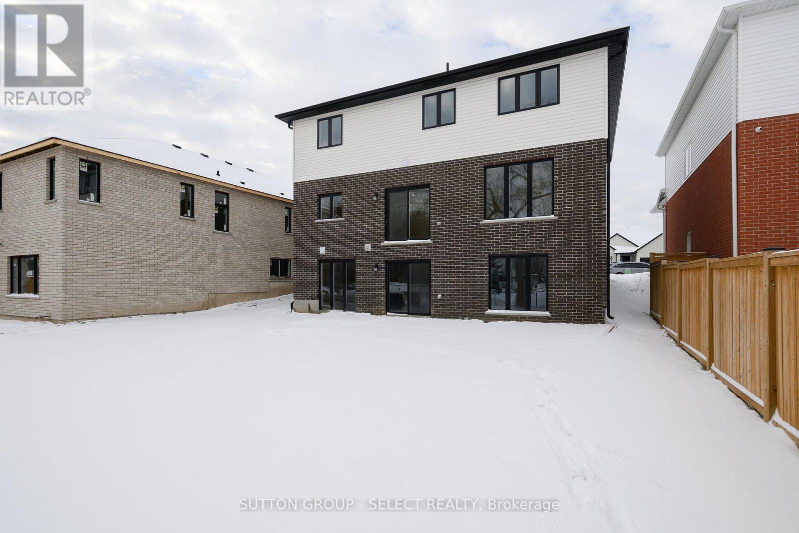 70 Royal Crescent, Southwold, Ontario  N5P 3T2 - Photo 41 - X12850382