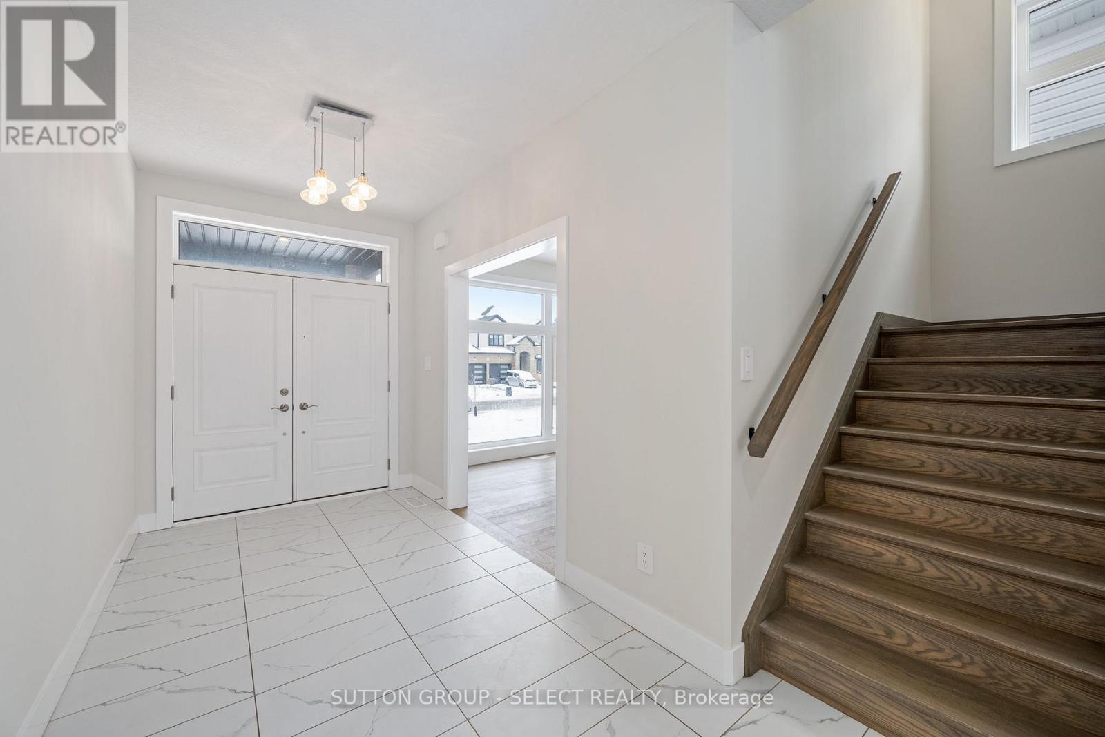 70 Royal Crescent, Southwold, Ontario  N5P 3T2 - Photo 6 - X12850382