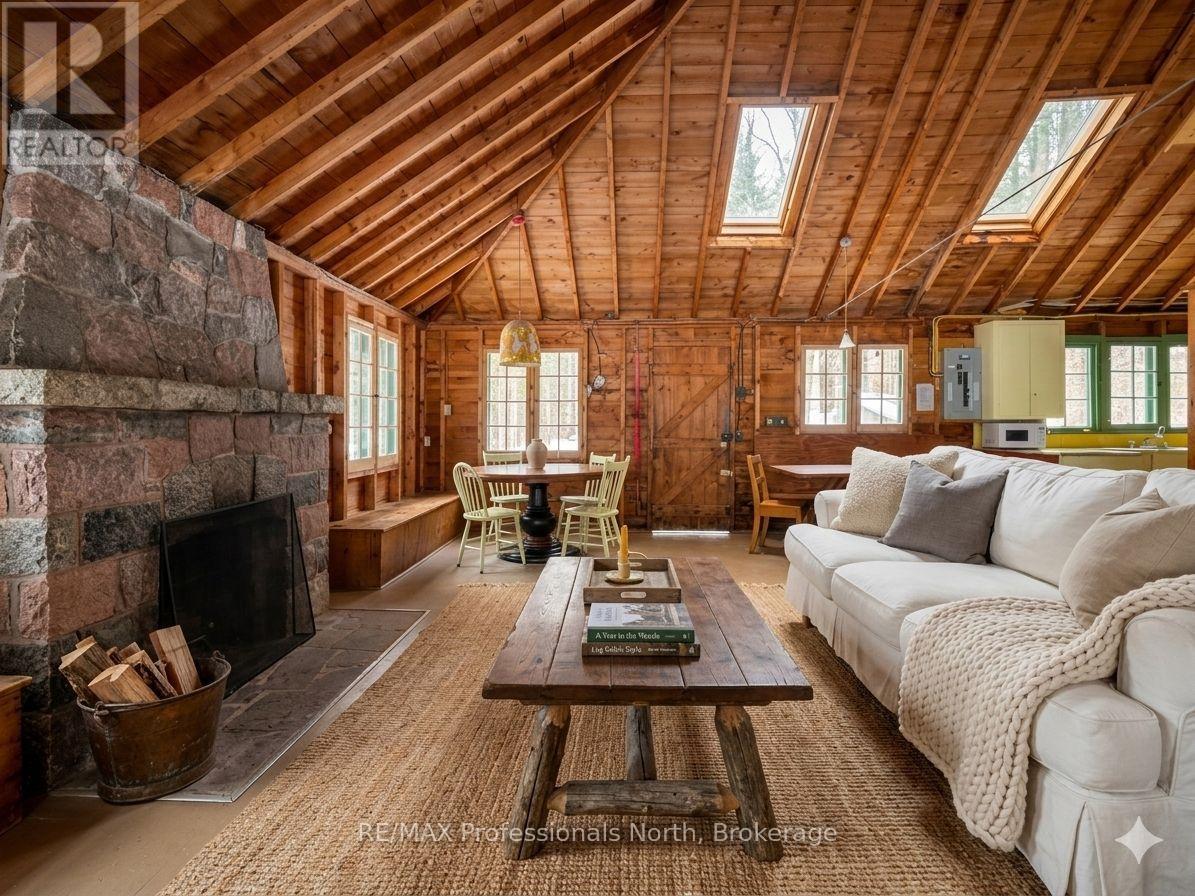 1005 Deacons Trail, Algonquin Highlands, Ontario  K0M 1J2 - Photo 3 - X12850446