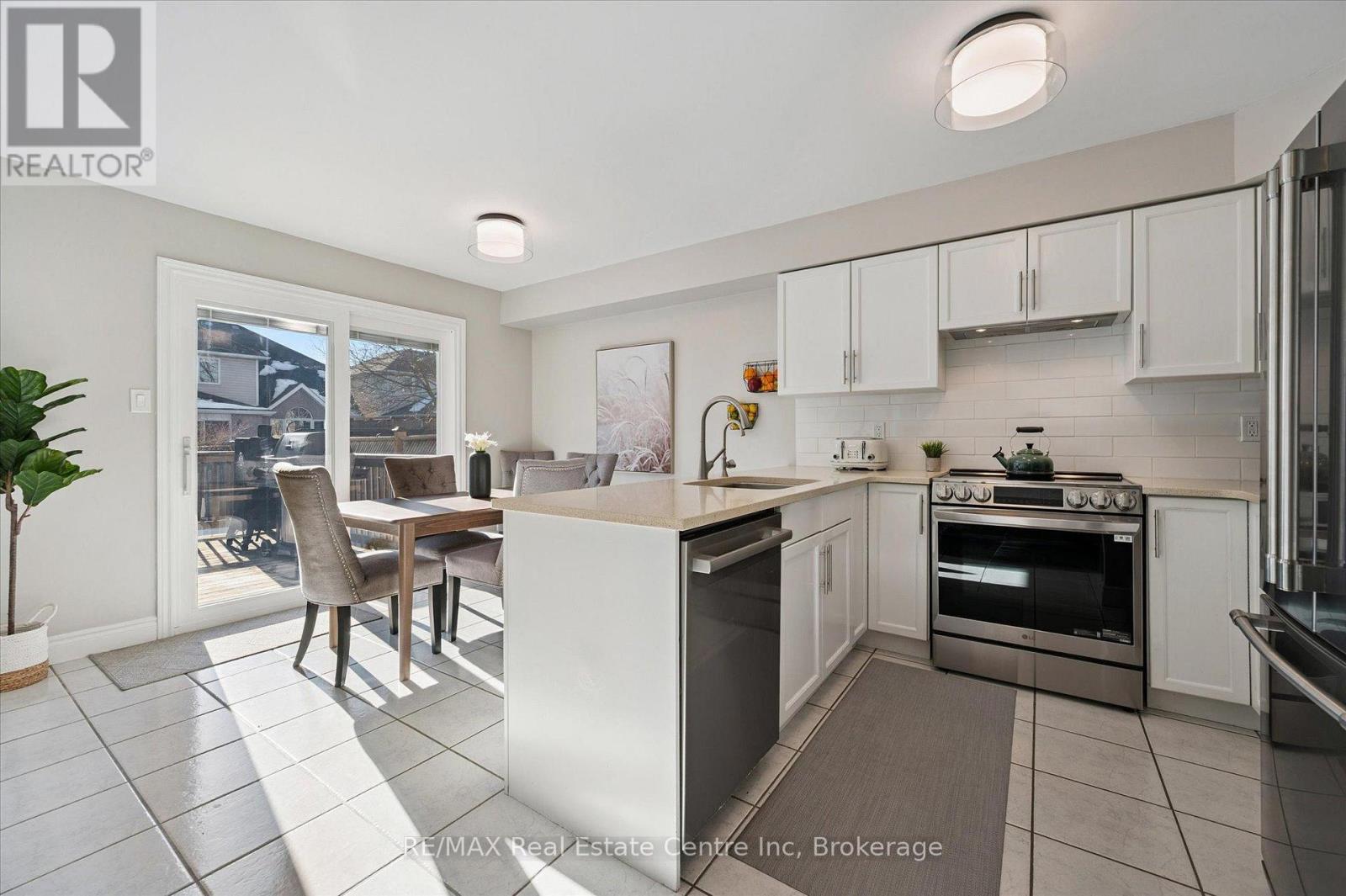 61 Gaw Crescent, Guelph, Ontario  N1L 1H9 - Photo 4 - X12850452