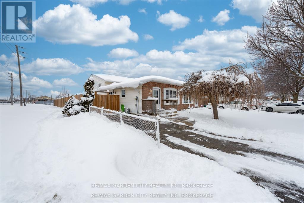 49 Autumn Place, St. Catharines, Ontario  L2P 3W6 - Photo 3 - X12850366