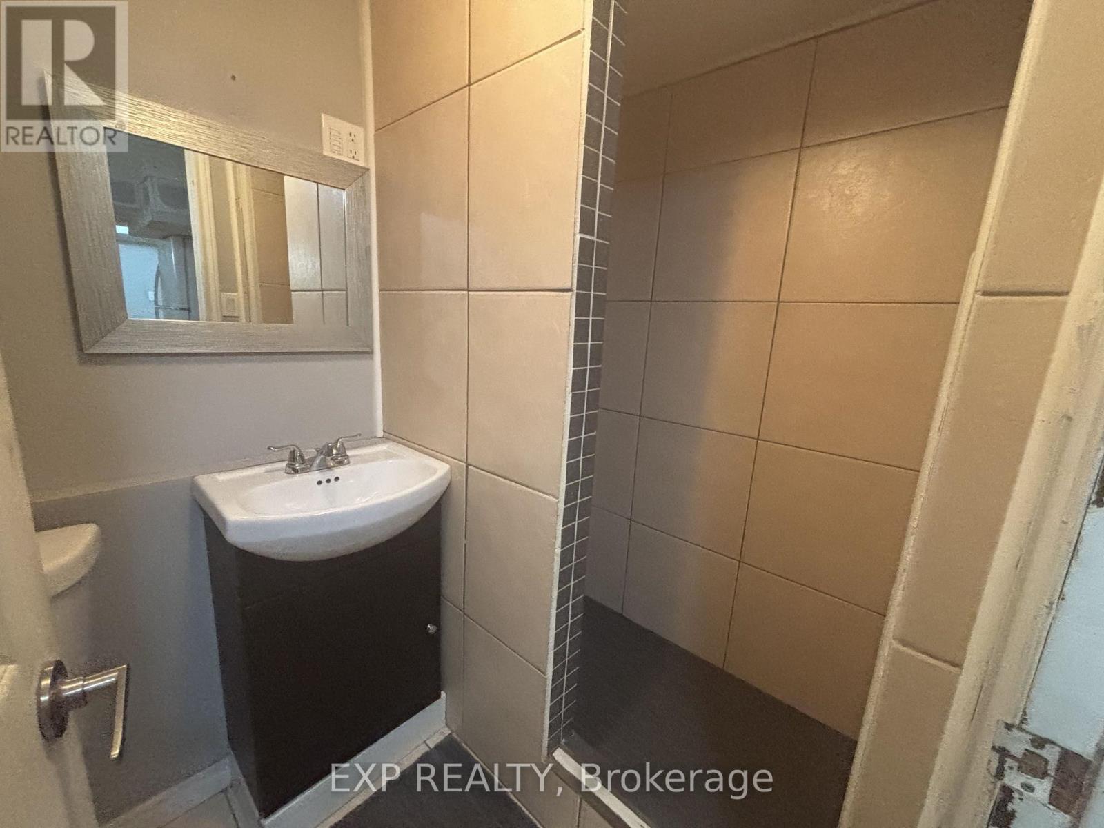 Lower - 381 Fleet Street, Welland, Ontario  L3B 4X4 - Photo 7 - X12850470