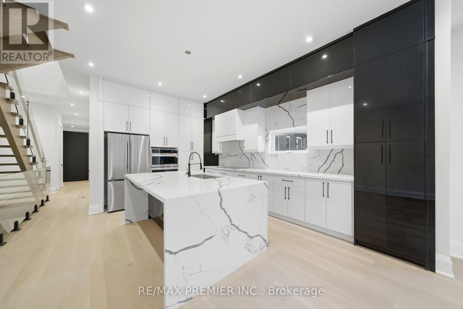 23b Maple Avenue N, Mississauga, Ontario  L5H 2S1 - Photo 11 - W12849620