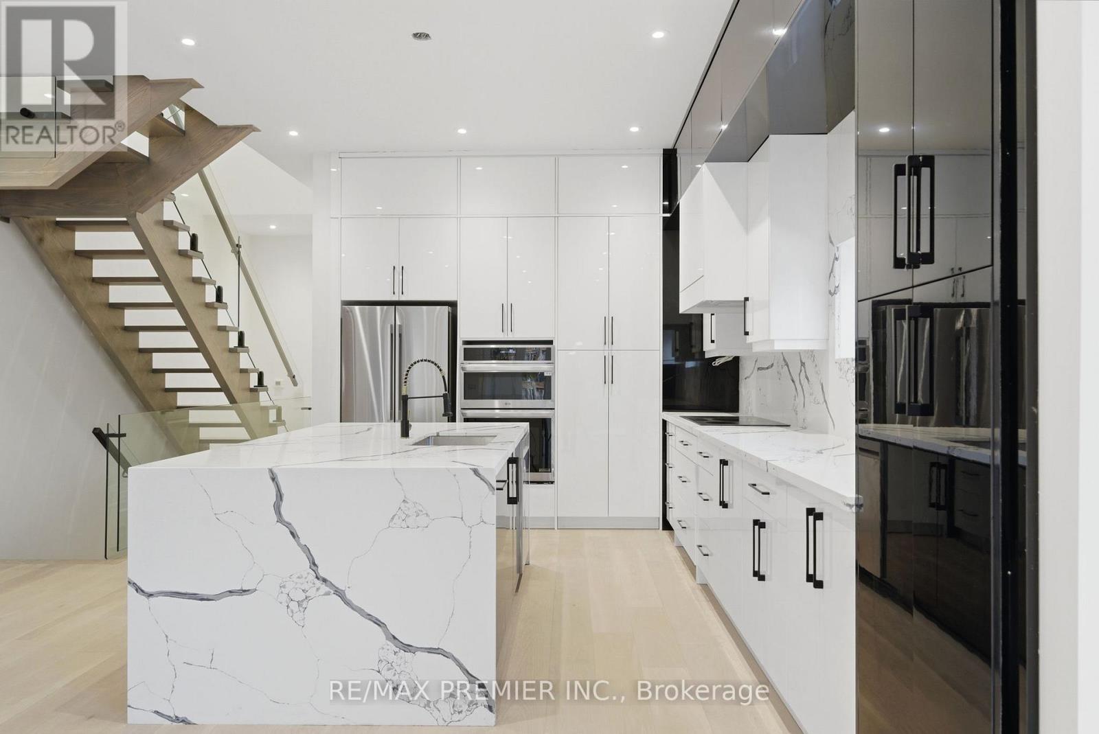 23b Maple Avenue N, Mississauga, Ontario  L5H 2S1 - Photo 10 - W12849620