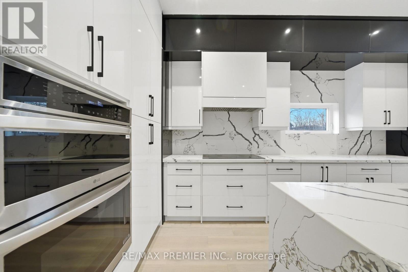 23b Maple Avenue N, Mississauga, Ontario  L5H 2S1 - Photo 7 - W12849620