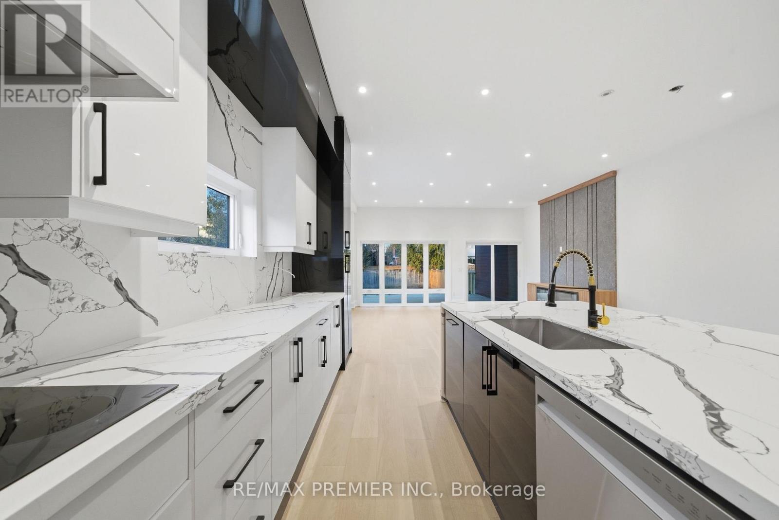 23b Maple Avenue N, Mississauga, Ontario  L5H 2S1 - Photo 9 - W12849620