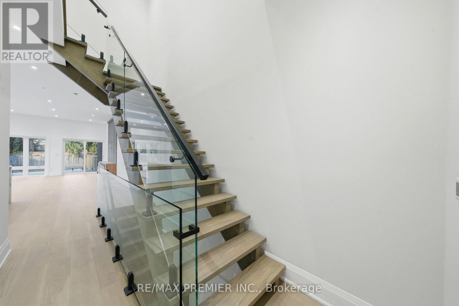 23b Maple Avenue N, Mississauga, Ontario  L5H 2S1 - Photo 5 - W12849620