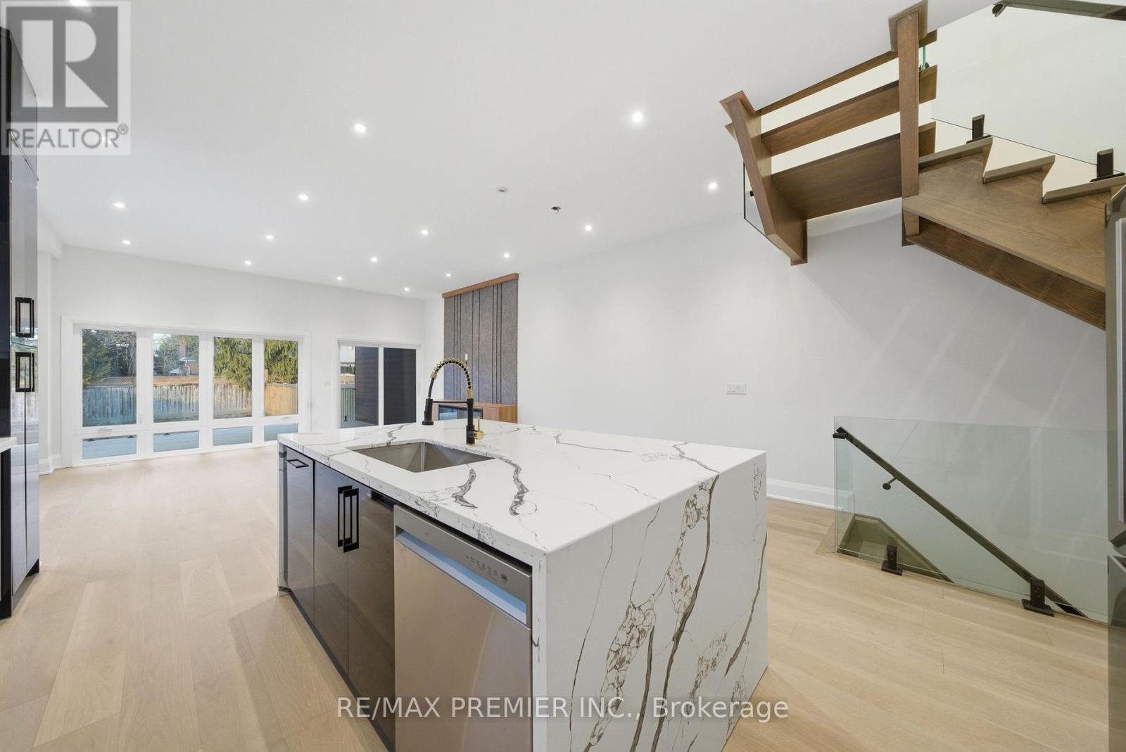 23b Maple Avenue N, Mississauga, Ontario  L5H 2S1 - Photo 8 - W12849620