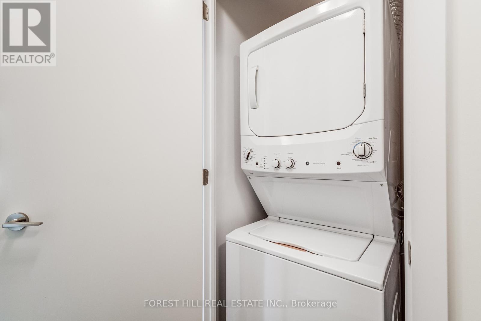 4301 - 2221 YONGE STREET Toronto (Mount Pleasant West), ON M4S 2B4