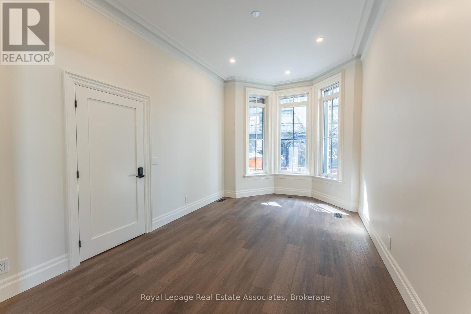 Main Floor - 56 Stewart Street, Toronto, Ontario  M5V 1H6 - Photo 3 - C12850516