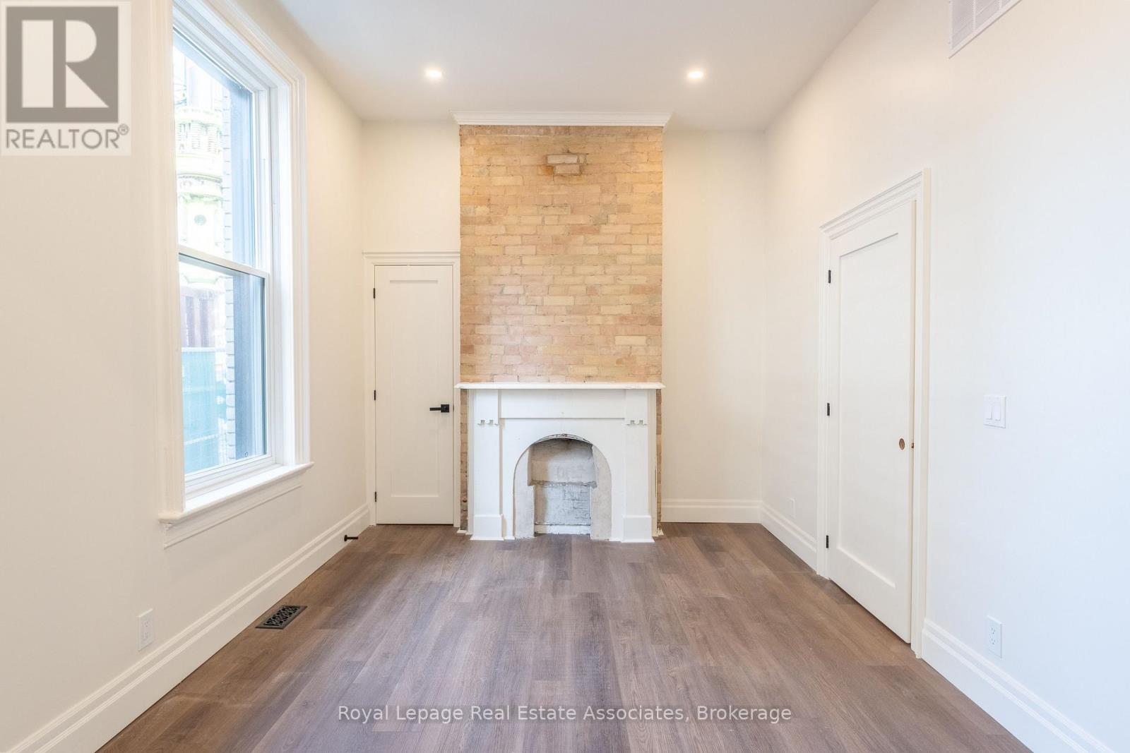 Main Floor - 56 Stewart Street, Toronto, Ontario  M5V 1H6 - Photo 7 - C12850516